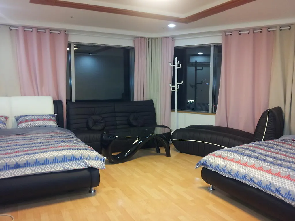 Cozy Seoul Hongdae Apartment