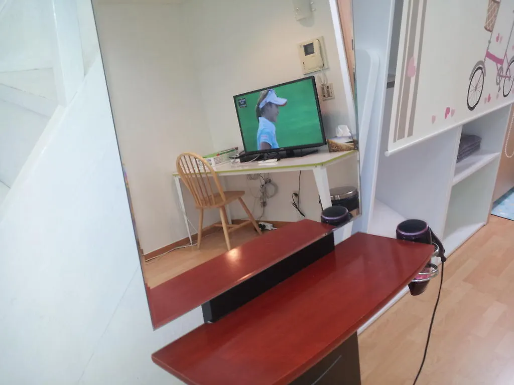 Cozy Seoul Hongdae Apartment