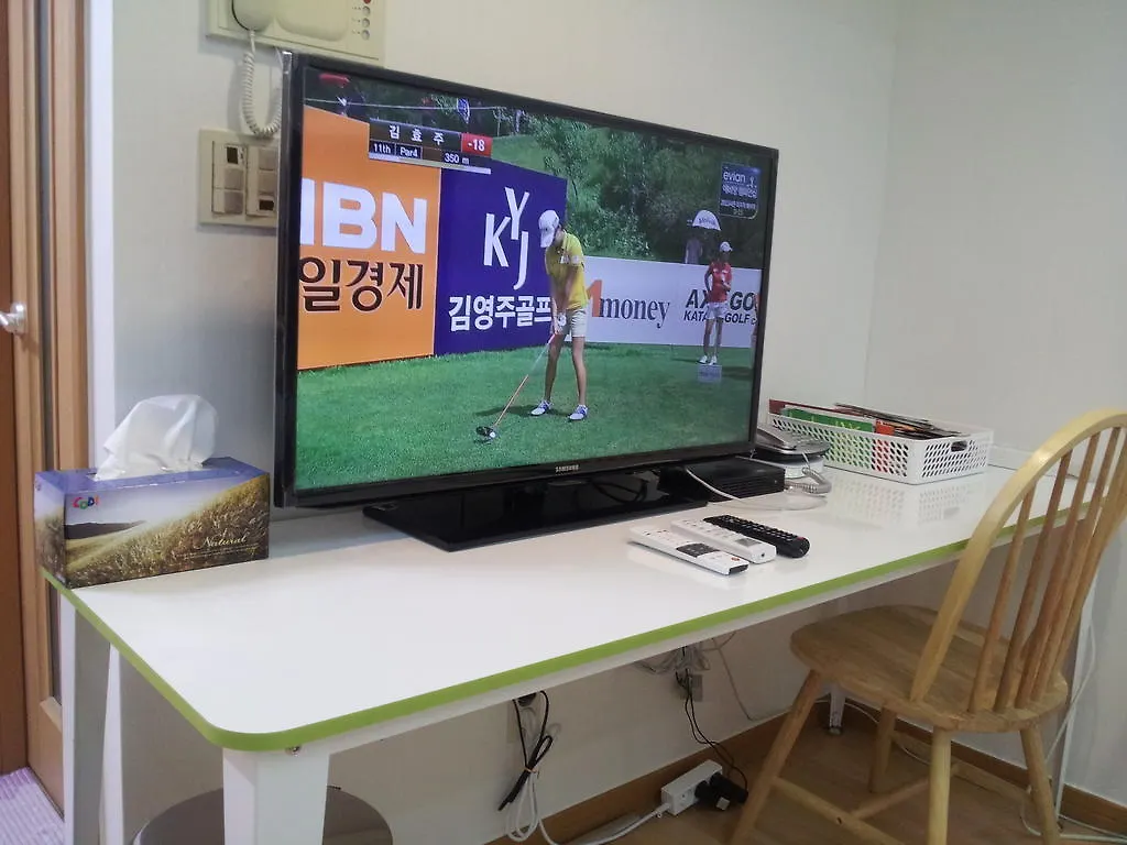 Cozy Seoul Hongdae Apartment