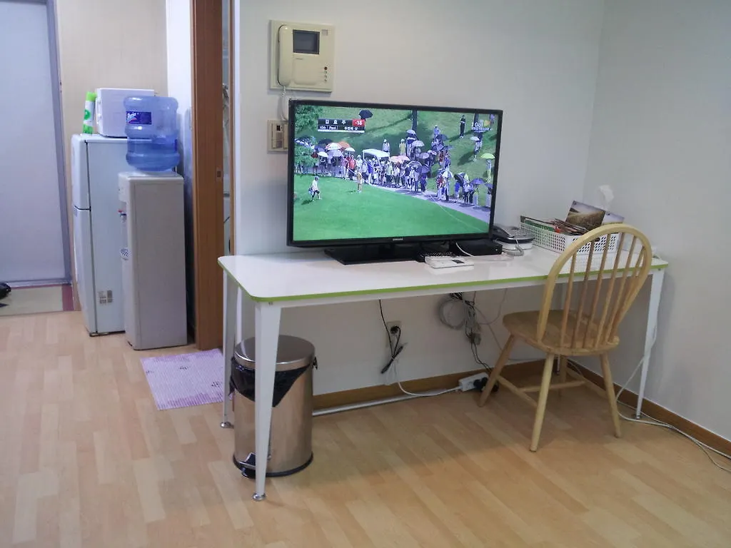 Cozy Seoul Hongdae Apartment 0*,